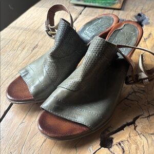 Miz Mooz Verona Collection Leather Block Heeled Open Toe Sandals